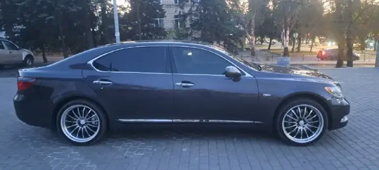 Ls
2008Г
270 Тыс пробег

Хороший, как внешне так и технически, об авто заботились, все жидкости заменены везде, диски колодки, рычаги, всё что требовалось менялось сразу на оригинал, без ошибок, рейка на отлично, мотор и автомат делают своё дело, дорогой ксенон, очень хорошый свет, салон ухоженный, мультимедия андроид, 5 мест, работает всё, японец. Колёса 20 мягко и комфортно, этот авто стоит посмотреть за эти деньги

1. 390 Руб

+79496397148 - фотография - 7