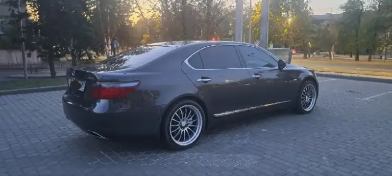 Ls
2008Г
270 Тыс пробег

Хороший, как внешне так и технически, об авто заботились, все жидкости заменены везде, диски колодки, рычаги, всё что требовалось менялось сразу на оригинал, без ошибок, рейка на отлично, мотор и автомат делают своё дело, дорогой ксенон, очень хорошый свет, салон ухоженный, мультимедия андроид, 5 мест, работает всё, японец. Колёса 20 мягко и комфортно, этот авто стоит посмотреть за эти деньги

1. 390 Руб

+79496397148 - фотография - 8
