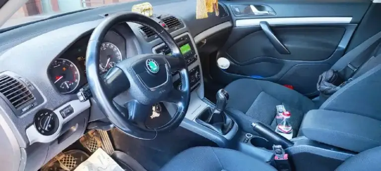 Продам skoda oktavia a5⚡️
2013 Год 🗓
1-Владелец
Мотор 1.6 mpi 🛡
Механика🚨
Пробег 263000📈
Работает все в штатном режиме. 💱
В городе🔽 таких нет. 🔼. ... .⅞
Стоит на 180 регионе
Только полное переоформление 💯
Цена. .950.000🛍
+79494159544
+7(949)4159544
📲 Tg: николай
📞 Звоните: +7(949)4159544 - фотография - 4