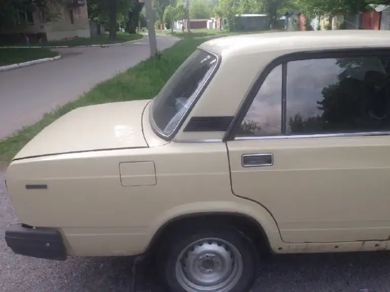 Продам ваз 2107 1989 г. Выпуска в хорошем состоянии. Двигатель и ходовая в норме, колеса r 14 (зима), r 13 (лето). Подвеска - родная. Движок - 1,6. Аккумулятор- новый. Документы в порядке. Регистрация – 180 регион, местная. Цена 200 тысяч. Нахожусь в буденновском р-не. Звонить в любое время по № т. +79493299928 юрий
• Марка:ваз
• Модель-2107
• Год выпуска-1989
• Тип кузова-седан
• Цвет-бежевый
• Вид топлива-бензин
• Объем двигателя:1 600 см³
• Коробка передач:механическая
• Состояние машины, гаражное хранение не бит не крашен
• Мультимедиа, магнитола
📞 Звоните: +7(949)3299928 - фотография - 4