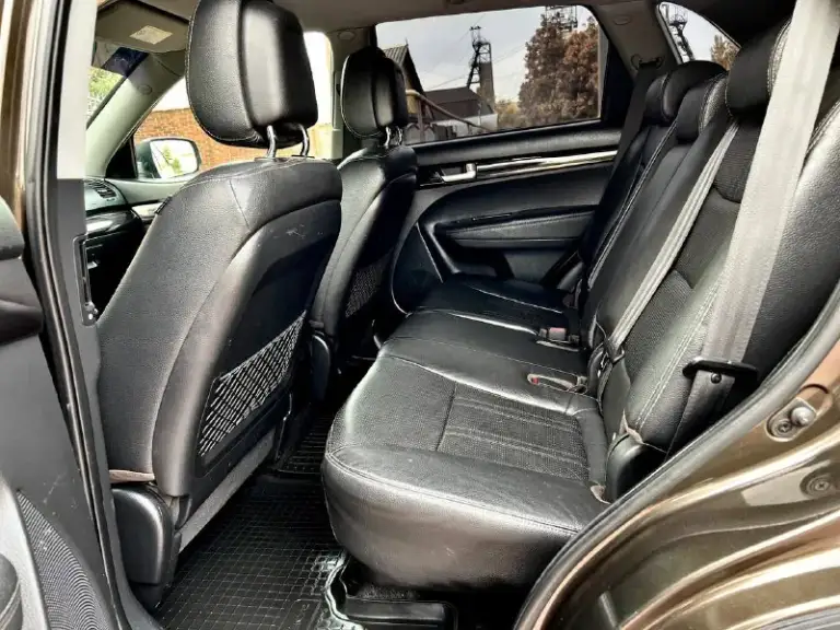 Продам шикарную kia sorento
Год:2012
:2.4 Бензин
Коробка:автомат
Пробег:158.000км
Привод:полный
Цена:1.385.000₽
Номер: +79498543135 или +79494043922 на двух номерах есть телеграмм
Авто в идеальном состоянии без как либо вложений сел и поехал, мотор и коробка работают идеально, подвеска вся обслужена не издает абсолютно не каких посторонних звуков, салон авто как новый, без дырок и потертостей, кузов выглядит как на фото без ржавчину и вмятин!машина в максимально комплектации:кожаный салон с деревянными вставками, без ключевой доступ, кнопка старт стоп, парктроники, раздельный климат контроль, подогревы сидений, электра регулировки сидений, обогрев переднего и заднего стекла, мульти руль, круиз контроль, камера заднего вида, подножки на порогах, датчики света и дождя, и многое другое! Два комплекта ключей! Действительно очень достойный автомобиль, больше информации по телефону!
📲 Tg: @ninochka_ra
📞 Звоните: +7(949)8543135 - фотография - 8