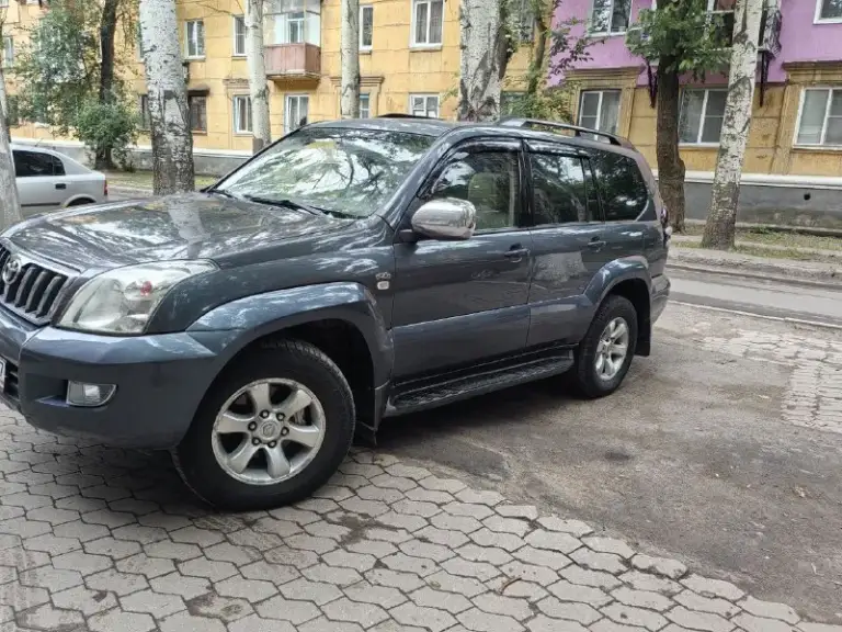 Таота ленд крузер прадо год 2005 дизель 3. Л машина на ходу, стук в верхней части мотора, рамма читается в идеале цена 1м ₽. Телефон+79493702945 - фотография - 1