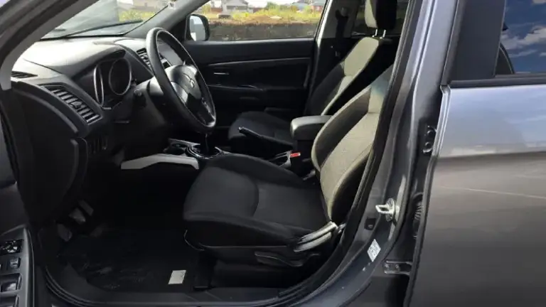 Продаю свой автомобиль mitsubishi asx 2012 года. Без дтп. Родной пробег. Птс оригинал. Два комплекта ключей. Автотека все отметки зелёные. Юридически чист. То проходила во время по регламенту. По электронике всё исправно ошибок нет. По тех. Части вложений не требует. По мотору и кпп нариканий нет. Автомобиль на полной эксплуатации. По кузову как на фото. Продажа с полным переоформлением в гаи. Осмотр город донецк район мотодром по договорённости. Звонить по номеру телефона +79496167298 или пишите в телеграмм. Цена 1.000000 - фотография - 7
