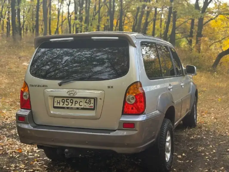 В продаже hyundai terracan, 2.5 л, турбодизель. Рамный 7-и местный внедорожник с межосевой блокировкой, пониженной передачей, системой полного привода “est“ (самая удачная из серии) тнвд механический, не прихотлив к дизтопливу, никакой лишней электроники (прост и надёжен) двигатель обслужен, всё сухое, работает ровно. Автомат переключает без пинков и пробуксовок. Рама целая, номер читается. Стоит автозапуск с турботаймером, хорошая акустика с сенсорным дисплеем, есть кондиционер (работает) 4 эл. Сп, обогрев зеркал и зоны дворников, датчик света, датчик дождя, навигационная система и прочие. Стоимость : 730.000 руб. Обмены не интересны. Территориально смотреть в макеевке (р-н ‘3/5’) контакты : +7(949)4531233 ; +7(951)7679727
📲 Tg: @blackynsaid
📞 Звоните: +7(949)4531233 - фотография - 4