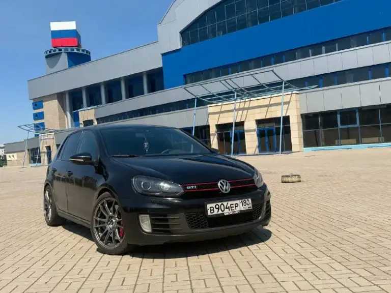 Volkswagen golf gti,248 тыс оригинальный пробег,2 комплекта ключей, заводское остекление включая лобовое стекло.

✅Зеленая автотека

✅Двигатель:мотор ребилдили на 170 тысячах, кованная поршневая группа, заново переуплотнена постель распредвалов, новая верхняя крышка грм, цепь третий зуб, турбина полностью отрибилжена в турбошопе около года назад, масло строго motul, все уплотнения на подачу и слив масла в турбине новые, все разъемы поменяны, красные катушки ngk.

✅Dsg:dq250 усиленная с дизельного автомобиля, прошивка:tvs st2.

✅Ходовая: kyb ultra-sr+ пружины eibach pro-kit -30

✅Тормоза:перед 345 4х поршневые, зад 310 golf r

✅Впуск:apr carbonio

✅Охлаждения: установлен интеркулер от golf r, новый радиатор кондиционера+новый компрессор кондиционера, новый основной

✅Магнитола с car-play(rdc-360)

✅Сигнализация с gps модулем+автозапуск

✅Оптика:адаптивный bi-led модули в фары

✅ Полная шумоизоляция!

Цена 1 🍋 350тыс! Небольшой торг!
Все вопросы по телефону !
+79496213021 - фотография - 1