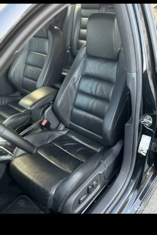 Volkswagen golf gti,248 тыс оригинальный пробег,2 комплекта ключей, заводское остекление включая лобовое стекло.

✅Зеленая автотека

✅Двигатель:мотор ребилдили на 170 тысячах, кованная поршневая группа, заново переуплотнена постель распредвалов, новая верхняя крышка грм, цепь третий зуб, турбина полностью отрибилжена в турбошопе около года назад, масло строго motul, все уплотнения на подачу и слив масла в турбине новые, все разъемы поменяны, красные катушки ngk.

✅Dsg:dq250 усиленная с дизельного автомобиля, прошивка:tvs st2.

✅Ходовая: kyb ultra-sr+ пружины eibach pro-kit -30

✅Тормоза:перед 345 4х поршневые, зад 310 golf r

✅Впуск:apr carbonio

✅Охлаждения: установлен интеркулер от golf r, новый радиатор кондиционера+новый компрессор кондиционера, новый основной

✅Магнитола с car-play(rdc-360)

✅Сигнализация с gps модулем+автозапуск

✅Оптика:адаптивный bi-led модули в фары

✅ Полная шумоизоляция!

Цена 1 🍋 350тыс! Небольшой торг!
Все вопросы по телефону !
+79496213021 - фотография - 5