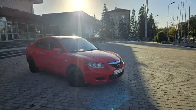 Продам mazda 3, 2007 г. , 1.6 автомат. Пробег 210 тыс. , подтвержденный. По технике все хорошо - мотор работает ровно, коробка переключает мягко. По кузову есть жизненные моменты, внутри все работает - климат, эл. Стеклоподъмники, подогревы сидений, парктроник. Хорошая летняя резина, новый аккумулятор. По документам чистая, стоит на 180 учете - переоформление в мрэо без проблем. Цена 460.000 руб, торг возле капота. Посмотреть можно в центре донецка +79494522484
📲 Tg: erik
📞 Звоните: +7(949)4522484 - фотография - 4