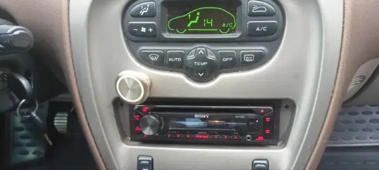 Citroen xsara picasso 2002г. В
Двигатель 1.8, коробка 5 кпп,
Кузов оцинкованный, без ржавчин, без гнили, расход 7-8 на 100. Салон трансформер, сзади сиденья снимаются, очень большой багажник, семейный вместительный автомобиль, масло не берет, на полном ходу, без нареканий, все окна родные в круг
В авто имеется: электрозеркала, подогрев зеркал, складывание зеркал автоматическое, 4 стеклоподъемника, абс, 4 подушки безопасности, велюровый салон, противотуманные фары, климат контроль холодит заправлен, бортовой компьютер, корректор фар, по электрике работает все полностью! Имеется сервисная книжка. По документам полный порядок, без арестов, штрафов. Удобный семейный автомобиль не дорогой в обслуживании, резина зима/лето. Торг при осмотре!! Продажа с переоформлением!
Цена 350 000 руб
+79493863826 (Telegram)
Место осмотра макеевка зелёный или харцызск танк - фотография - 10