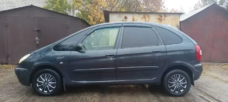 Citroen xsara picasso 2002г. В
Двигатель 1.8, коробка 5 кпп,
Кузов оцинкованный, без ржавчин, без гнили, расход 7-8 на 100. Салон трансформер, сзади сиденья снимаются, очень большой багажник, семейный вместительный автомобиль, масло не берет, на полном ходу, без нареканий, все окна родные в круг
В авто имеется: электрозеркала, подогрев зеркал, складывание зеркал автоматическое, 4 стеклоподъемника, абс, 4 подушки безопасности, велюровый салон, противотуманные фары, климат контроль холодит заправлен, бортовой компьютер, корректор фар, по электрике работает все полностью! Имеется сервисная книжка. По документам полный порядок, без арестов, штрафов. Удобный семейный автомобиль не дорогой в обслуживании, резина зима/лето. Торг при осмотре!! Продажа с переоформлением!
Цена 350 000 руб
+79493863826 (Telegram)
Место осмотра макеевка зелёный или харцызск танк - фотография - 7