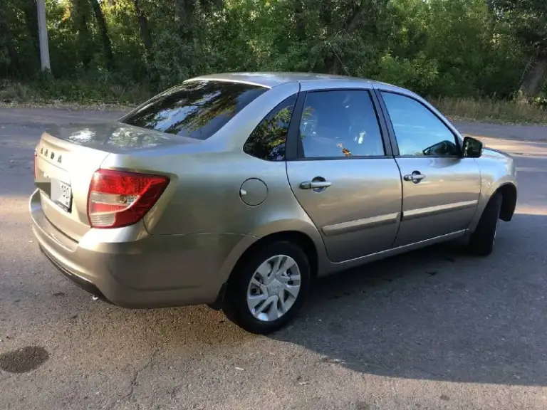 Продам ваз granta fl 2020 года выпуска
В очень красивом и редком цвете техно в богатой комплектации мотор 1.6 106. Лс
Установлено 4 поколения
Пробег 80 т. Км.
Клапана не гнет!
Кондиционер две подушки безопасности
Подогрев сидений и зеркал электро пакет стекол зеркал
Abs, усилитель руля штатная мульти медиа 4 динамика
Сигнализация с авто запуском strlain
Юридически чистый авто любое переоформление с моим присутствием в плоть до получения номеров
Машина оформлена на меня, я хозяин
Цена 755 торг уместен
Тел. +7949 524 41 49
Г. Донецк
📞 Звоните: +7(949)5244149 - фотография - 3
