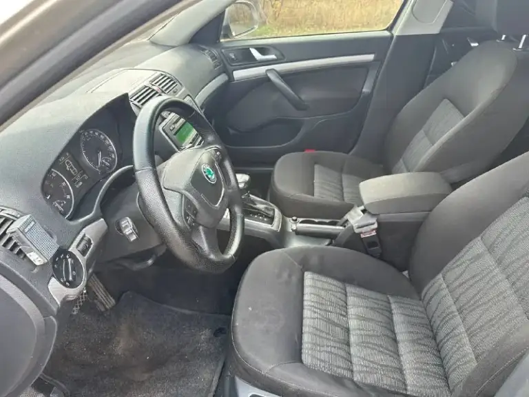 Цена 💥 770 000 руб 🔥
Продам skoda octavia 2011 года
Мотор 1.8 бензин
Коробка автомат
Автомобиль на полном ходу
За всю историю 2 владельца
Пробег 210 000 км
Мотор работает хорошо
Коробка не пинает едет достойно
По кузову целая, гнили, рыжиков нет
Хорошая резина, музыка, мультируль
По ходовой всё нормально, не стучит
С документами полный порядок
Г донецк
Цена 💥 770 000 руб 🔥
+79493198433 - фотография - 10