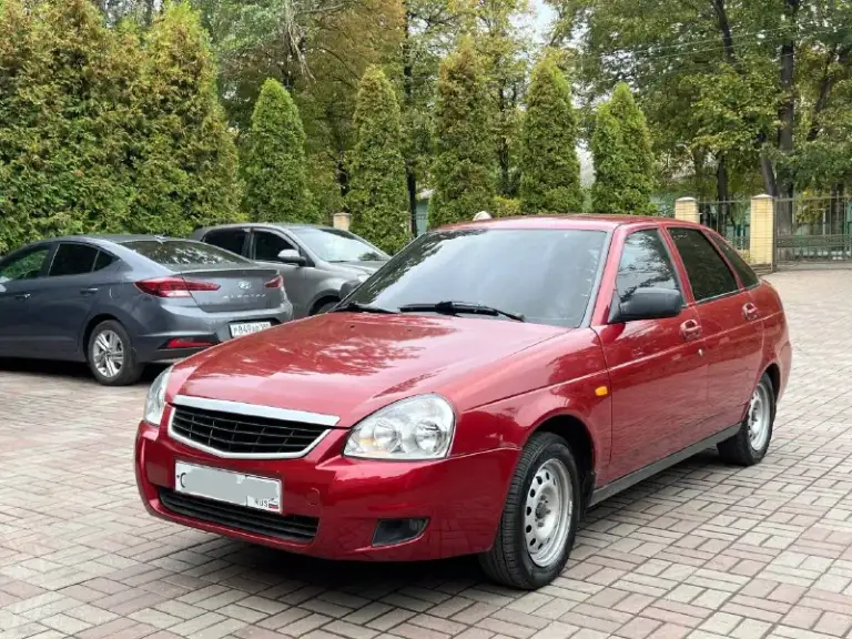 Строчно цена 270 тысяч продам приору в отличном состоянии двигатель роботает отлично коробка без хрустов и вылетов ходовая часть без вложений от слова совсем салон чистый и ухоженный новая резина документы кристально чистые из минусов нужно подварить сойденитель не чего критичного цена 270 тысяч торг кто ищет хороший автомобиль звоните +79493717727 - фотография - 3