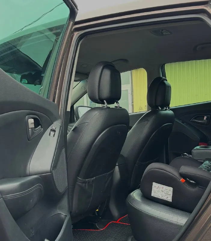 Продам автомобиль
Марка - hyundai ix35
Год выпуска - 2015 ноябрь
Коробка - автомат 6ст
- Обьем 2.0 бензин.
Привод - полный подключаемый 4wd
Пробег - 189т родной!
1 Хозяин официал!
Осмотр - донецк макеевка харцызк
Стекла - оригинал в том числе и лобовое.
Автомобиль полностью обслужен, вложений не каких не требует.
Работает отлично без каких либо звуков и шумов!
Коробка переключает плавно и мягко без рывков и пинков.
Комплектация богатая, двух зонный климат контроль. Круиз контроль. Датчик света и дождя. Мульти руль. 4 стекло подьемника. Подогрев всех сидений. Подогрев руля. Подогрев лобового. Камера заднего хода. Партроники. Bluetooth ayx usb. 2 ключа сигнализации star-line автозапуск.
Цена 1.360.000₽ + торг
+7949-387-26-69
Все вопросы по телефону
📞 Звоните: +7(949)3872669 - фотография - 10