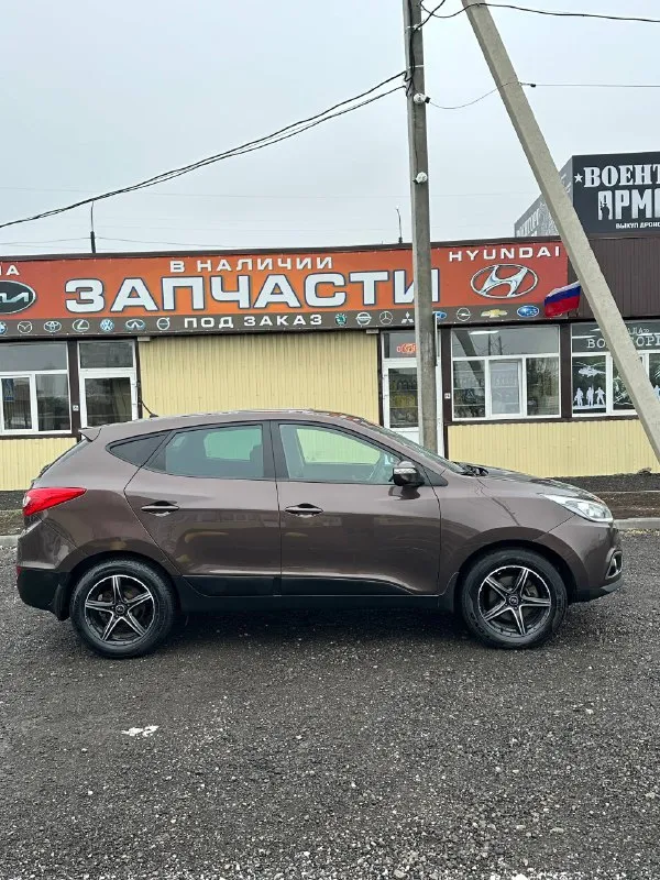 Продам автомобиль
Марка - hyundai ix35
Год выпуска - 2015 ноябрь
Коробка - автомат 6ст
- Обьем 2.0 бензин.
Привод - полный подключаемый 4wd
Пробег - 189т родной!
1 Хозяин официал!
Осмотр - донецк макеевка харцызк
Стекла - оригинал в том числе и лобовое.
Автомобиль полностью обслужен, вложений не каких не требует.
Работает отлично без каких либо звуков и шумов!
Коробка переключает плавно и мягко без рывков и пинков.
Комплектация богатая, двух зонный климат контроль. Круиз контроль. Датчик света и дождя. Мульти руль. 4 стекло подьемника. Подогрев всех сидений. Подогрев руля. Подогрев лобового. Камера заднего хода. Партроники. Bluetooth ayx usb. 2 ключа сигнализации star-line автозапуск.
Цена 1.360.000₽ + торг
+7949-387-26-69
Все вопросы по телефону
📞 Звоните: +7(949)3872669 - фотография - 3