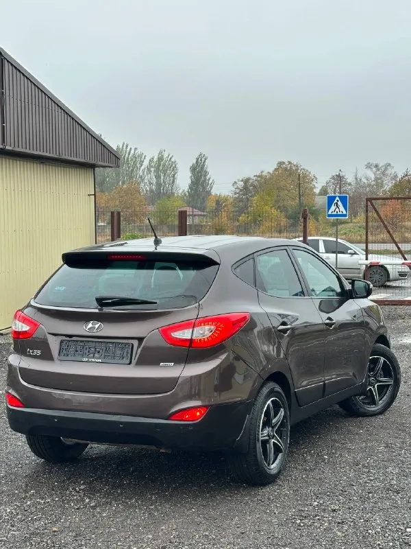 Продам автомобиль
Марка - hyundai ix35
Год выпуска - 2015 ноябрь
Коробка - автомат 6ст
- Обьем 2.0 бензин.
Привод - полный подключаемый 4wd
Пробег - 189т родной!
1 Хозяин официал!
Осмотр - донецк макеевка харцызк
Стекла - оригинал в том числе и лобовое.
Автомобиль полностью обслужен, вложений не каких не требует.
Работает отлично без каких либо звуков и шумов!
Коробка переключает плавно и мягко без рывков и пинков.
Комплектация богатая, двух зонный климат контроль. Круиз контроль. Датчик света и дождя. Мульти руль. 4 стекло подьемника. Подогрев всех сидений. Подогрев руля. Подогрев лобового. Камера заднего хода. Партроники. Bluetooth ayx usb. 2 ключа сигнализации star-line автозапуск.
Цена 1.360.000₽ + торг
+7949-387-26-69
Все вопросы по телефону
📞 Звоните: +7(949)3872669 - фотография - 5