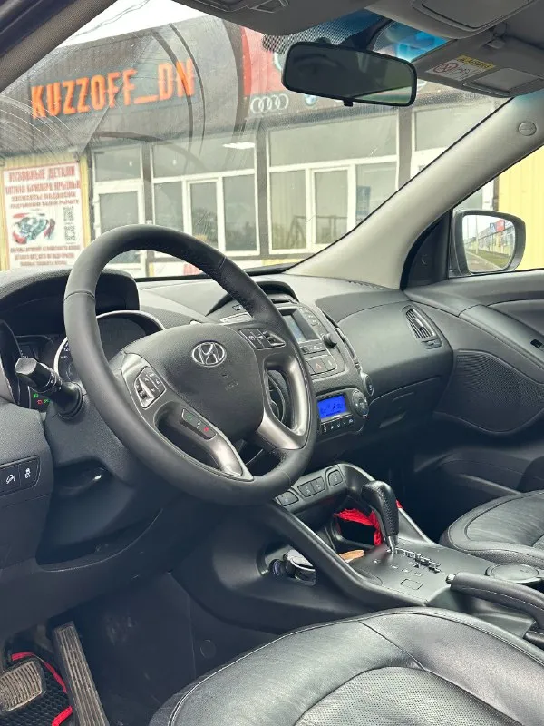 Продам автомобиль
Марка - hyundai ix35
Год выпуска - 2015 ноябрь
Коробка - автомат 6ст
- Обьем 2.0 бензин.
Привод - полный подключаемый 4wd
Пробег - 189т родной!
1 Хозяин официал!
Осмотр - донецк макеевка харцызк
Стекла - оригинал в том числе и лобовое.
Автомобиль полностью обслужен, вложений не каких не требует.
Работает отлично без каких либо звуков и шумов!
Коробка переключает плавно и мягко без рывков и пинков.
Комплектация богатая, двух зонный климат контроль. Круиз контроль. Датчик света и дождя. Мульти руль. 4 стекло подьемника. Подогрев всех сидений. Подогрев руля. Подогрев лобового. Камера заднего хода. Партроники. Bluetooth ayx usb. 2 ключа сигнализации star-line автозапуск.
Цена 1.360.000₽ + торг
+7949-387-26-69
Все вопросы по телефону
📞 Звоните: +7(949)3872669 - фотография - 7