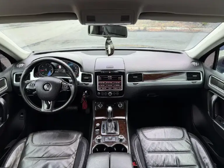 Volkswagen touareg
Цена-1.980.000руб
Год-2013
-3.0 Tdi
Привод-полный
Коробка-автомат
Пробег-240.000км
Г. Торез
Автомобиль весь в родном окрасе!
Официал!не пригнан!
Максимальная комплектация:
Пневма подвеска, складывание зеркал, два ключа, подогрев передних сидений, климат-контроль, круиз-контроль, подогрев руля, лобового и заднего стекла, заводской компрессор для накачки колес, парктроники 360,камера заднего вида, множество режимов езды, два комплекта резины, без ключевой доступ, кнопка старт/стоп, электрорегулировка зеркал, электро регулировка сидений и памятью, полный электростеклопакет, поворотный ксенон и т. Д.
☎️+79495612902
📞 Звоните: +7(949)5612902 - фотография - 8