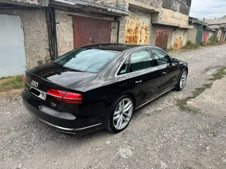 В продаже отличный автомобиль бизнес класса, audi a8 long 3.0 tfsi, 2015 года. Состояние около идеальное, двигатель и акпп идеально, рестайлинг двс crea модернизированный и без проблемный, коробка zf8hp шикарно работает с огромным запасом прочности. Полностью обслужена и не требует каких либо вложений, масла во всех агрегатах относительно недавно менялись, тормозная система новая в круг zimmerman. Ошибок и прочих дефектов нет. Автомобиль без дтп, полностью в заводском окрасе (за исключением одного пятна на крыле), стекла все оригинал даже лобовое (есть пару сколов ремонтных). Обслуживание строго раз в 7,5 тыс км. Только качественными расходниками. Сиденья просто шикарные, огромное количество настроек, вентиляция и подогревы на всех сиденьях. Матричные фары - свет изумительный. Пробег у авто в основном трассовый. По остальным вопросам звоните. Тел. +79498090909
Цена 2.300.000₽
📲 Tg: @andrekorne
📞 Звоните: +7(949)8090909 - фотография - 3