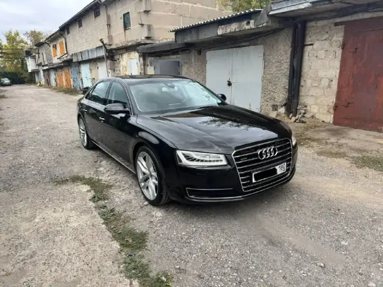 В продаже отличный автомобиль бизнес класса, audi a8 long 3.0 tfsi, 2015 года. Состояние около идеальное, двигатель и акпп идеально, рестайлинг двс crea модернизированный и без проблемный, коробка zf8hp шикарно работает с огромным запасом прочности. Полностью обслужена и не требует каких либо вложений, масла во всех агрегатах относительно недавно менялись, тормозная система новая в круг zimmerman. Ошибок и прочих дефектов нет. Автомобиль без дтп, полностью в заводском окрасе (за исключением одного пятна на крыле), стекла все оригинал даже лобовое (есть пару сколов ремонтных). Обслуживание строго раз в 7,5 тыс км. Только качественными расходниками. Сиденья просто шикарные, огромное количество настроек, вентиляция и подогревы на всех сиденьях. Матричные фары - свет изумительный. Пробег у авто в основном трассовый. По остальным вопросам звоните. Тел. +79498090909
Цена 2.300.000₽
📲 Tg: @andrekorne
📞 Звоните: +7(949)8090909 - фотография - 4