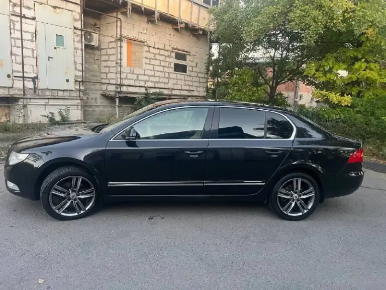 Продам личный автомобиль.
Документы в порядке на учете на мне.
Кузов в хорошем состоянии ваг болячки устранялись, салон в отличном состоянии, климат работает.
Резина с хорошим остатком.
Комплектация пред максимальная.
Коробка работает без нареканий щелкает все передачи.
Более детально по телефону
+7 (949) 481-94-29 Сергей
Цена 980 000₽ - фотография - 3