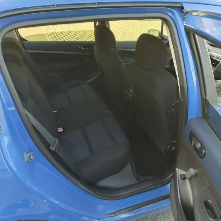 Продам автомобиль очень срочно пежо 307. 2003 год автомобиля. Машина полностью на ходу. Стеклоподъёмники, кондиционер (климат) кузов оцинкованный, двигатель коробка идеал по кузову немного надо позаниматься так машина очень хорошая и экономичная. Цена авто 280 тыс. Торг. Тел +79498019121 - фотография - 7