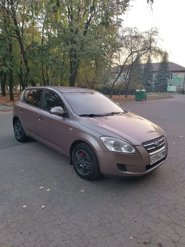Продажа в днр
Продам kia ceed
Двигатель 1.4 мкпп
2007 Год
Цена 600 000₽

С 2012 года в одной семье.
Автомобиль в отличном состоянии как внешне так и технически.
Комплектация:
Центральный замок, заводская сигнализация, кондиционер, мультимедиа с aux и usb, мультируль, два автоматических стеклоподъемника, электрозеркала с подогревом. В общем есть все для комфортного передвижения. Два комплекта резины на дисках - в подарок.
Г. Донецк
Цена:600’000
Тел: +79493953564 - фотография - 1