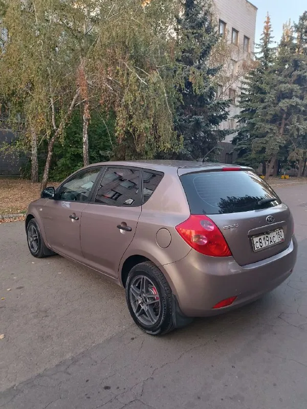 Продажа в днр
Продам kia ceed
Двигатель 1.4 мкпп
2007 Год
Цена 600 000₽

С 2012 года в одной семье.
Автомобиль в отличном состоянии как внешне так и технически.
Комплектация:
Центральный замок, заводская сигнализация, кондиционер, мультимедиа с aux и usb, мультируль, два автоматических стеклоподъемника, электрозеркала с подогревом. В общем есть все для комфортного передвижения. Два комплекта резины на дисках - в подарок.
Г. Донецк
Цена:600’000
Тел: +79493953564 - фотография - 5