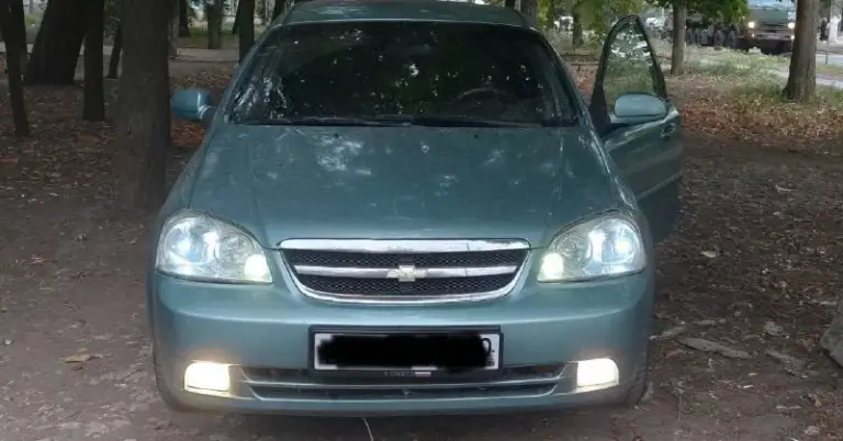Продам личный авто lacetti 1.4
Кпп механика
Двигатель в порядке
Пробег 200000км
8000Км назад заменён грм, помпа, ролик
Масло свежее
По ходовой в порядке
Печка жарит, кондиционер холодит
Есть незначительные недочеты по кузову, касаемые покраски, не критично
Машина уже на местном учёте, проблем с переоформлением не будет
Цена 500.000₽
Торг уместен
+79493697104 - фотография - 3