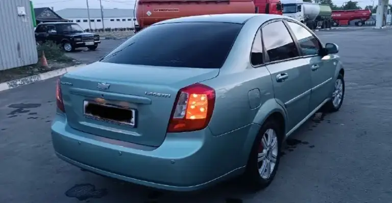 Продам личный авто lacetti 1.4
Кпп механика
Двигатель в порядке
Пробег 200000км
8000Км назад заменён грм, помпа, ролик
Масло свежее
По ходовой в порядке
Печка жарит, кондиционер холодит
Есть незначительные недочеты по кузову, касаемые покраски, не критично
Машина уже на местном учёте, проблем с переоформлением не будет
Цена 500.000₽
Торг уместен
+79493697104 - фотография - 4