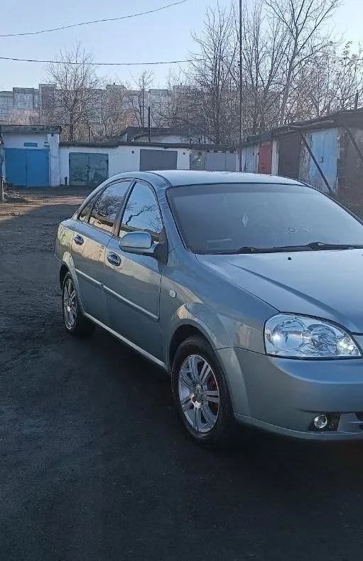 Продам личный авто lacetti 1.4
Кпп механика
Двигатель в порядке
Пробег 200000км
8000Км назад заменён грм, помпа, ролик
Масло свежее
По ходовой в порядке
Печка жарит, кондиционер холодит
Есть незначительные недочеты по кузову, касаемые покраски, не критично
Машина уже на местном учёте, проблем с переоформлением не будет
Цена 500.000₽
Торг уместен
+79493697104 - фотография - 6