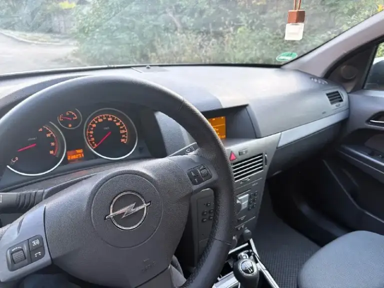 Продажа в днр
Продаю opel astra h
2005 Год выпуска

Я собственник
С родным пробегом в 238 000 км.
Машина в достойном состоянии
С полным переоформлением 630000₽
Осмотр донецк.
+79494702665 - фотография - 9