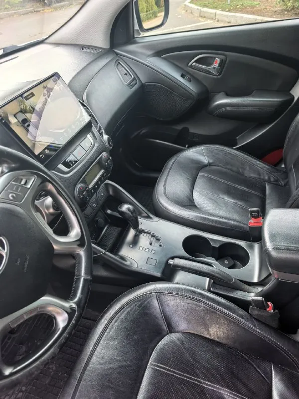 🎁 Продам hyundai ix35
(💯Родной пробег 205 тыс. )
2,0 Автомат 2010г. Бензин, полный привод.
🔘Я 2 собственник (любые проверки на сто за ваш счёт)
✅Автомат в идеальном состояние ( переключается без пинков и задиров)
✅Двигатель и ходовка без нареканий на твердую 5. На 180 тыс. Км был сделан капитальный ремонт двигателя.
За автомобилем очень следили, масло менялось каждые 7-8 тыс. Км. Относились бережно - девушка ездила на работу и в садик.
Автомобиль обслуживался на фирменном сто. Есть наряды на каждое то.
Предмаксимальная комплектация
Магнитола 360°
🔘Причина продажи покупка нового автомобиля.
🔘Отдам комплект зимней резины bridgestone.
🌆 Донецк, ленинский р-н
1 Млн. 400 тыс. ₽ (торг хорошим людям)
☎ +79493087133
📲 Tg: @veruvdiamond
📞 Звоните: +7(949)3087133 - фотография - 7