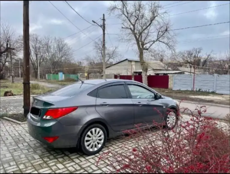 Срочно продам ‼️🚨
Hyundai solaris 2016 года,
Кузов: в отличном состоянии, полностью вся в родне
Двигатель: работает без лишнего шума, полностью обслужен,
Пробег 182000км✅
Коробка не хрустит не выбивает включается все плавно, ✅
Ходовая: часть без шума ничего не гремит не стучит, ✅
Комплектация максимальная: 4 стеклоподъемника, подогрев сидений, подогрев всех зеркал, электро-зеркала, кондиционер, мульти-руль, штатная музыка. ✅
За машиной ухаживала каждые 8к км меняю масло салон чистый и опрятный, в машине не курили.
Все вопросы в лс или звоните по номеру✅

+79499583699

Г. Донецк.
Цена 860.000₽ торг - фотография - 4