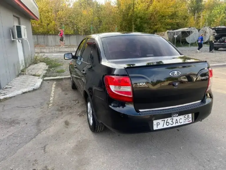Ваз granta. Год:2015. Объем:1.6 8кл. Кпп: механика. Пробег:134.000 родной. Птс: оригинал 2 владельца. Не такси, не доставка. Автомобиль в отличном состоянии как технически так и визуально, вложений ни каких не требует. Двигатель работает ровно не троит не дымит масло не расходует. Ходовая отрабатывает как положено без стуков ни куда не тянет. Коробка надёжная механика не вылетает не хрустит, все передачи на месте. Кузов как на фото, дно, пороги, стаканы, ланжероны в заводском состоянии. Салон чистый, опрятный. Документы кристально чистые без штрафов и запретов. Осмотр:
📞 Звоните: +7(949)4975648 - фотография - 2