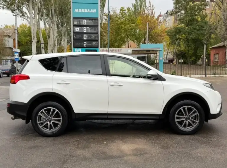 Продам toyota rav4
2.0 Бензин
Год выпуска 2013
Состояние идеальное.
Без вмятин царапин
И рыжиков
Сервисные книги.
Сигнализация pandora
Парктроники
Камера заднего хода
Вложений не требует!
Любое оформление!
Я втарой хозяин!
Салон не затертый не порваный
Авто полностью обслужена до мелочей
Полный привод работает!
Работает ровно.
Коробка переключает идеально
Климат контроль работает
Все жидкости заменены!
Стекла все родные
Каждая кнопка работает)
Цена 1.650₽
+7-949-794-46-27
Остольные вопросы по телефону
Звоните в любое время.
📲 Tg: евгений
📞 Звоните: +7(949)7944627 - фотография - 3