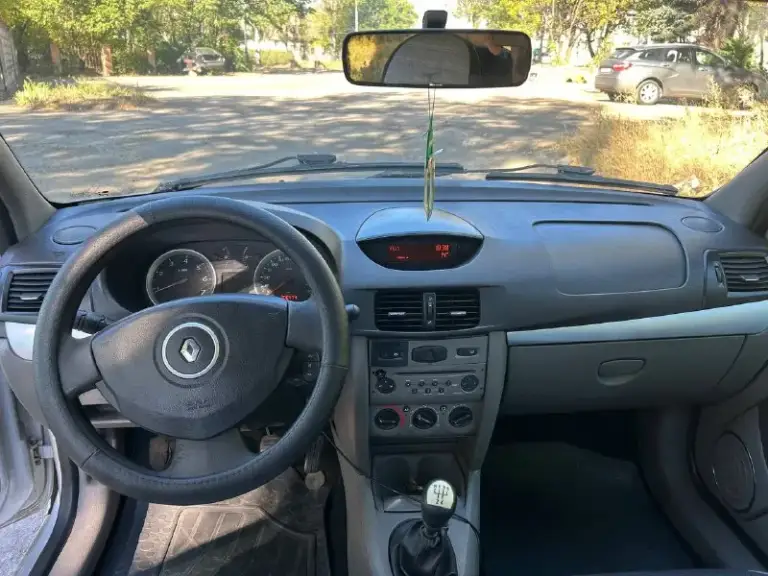 🚘 Марка / модель: renault symbol
📅 Год выпуска: 2010
⛽ Двигатель (тип, объем): газ/бензин 1.4
🔧 Тип кпп: механика 5 ст.
👨‍⚖ Владельцев в птс: 1
📮 Город: макеевка
💶 Цена:425 тысяч рублей
📝 Описание: двигатель масло не ест. Не троит, не дымит. Кпп переключает мягко без хрустов, не выбивает. Покупал у единственного собственника с салона. По кузову не гнилая не ржавая, есть пара царапин и мелких вмятин. Пробег 306 тысяч км. Оригинальный, не скрученный. Комплектация: 2 передних электростеклоподъемника, гур, кондиционер, туманки, мультируль, подогрев заднего стекла, сигнализация, 2 ключа.
Газ зарегистрирован, вписан в птс. 2тысячи назад заменили колодки перед/зад, сайлентблоки задней балки, ступичный подшипник, радиатор печки.
☎ Контактный телефон: +7 949 512 5521
📲 Tg: @bmbardirocrokodilo
📞 Звоните: +7(949)5125521 - фотография - 7