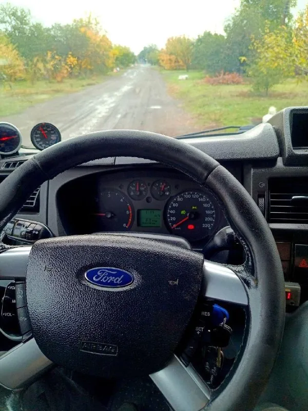 🚗 Продается ford transit 2012 года 🚗
Год выпуска:2012 
1 Владелец.
Категория:в 
Мощность двигателя:125 л. С.  
Объем двигателя:2.2 л 
6-Ступенчатая механическая 
Надежный и вместительный ford transit в отличном техническом состоянии.
- Вместительный салон (8+1 мест)
- Категория в
- После капитального ремонта ( есть дополнительные фото двигателя)новая турбина, новый стартер, новый компрессор кондиционера. Два кондиционера заводских, вебасто, люк, круиз контроль, машина полностью исправна.
Цена:1.8 млн руб
Контакты:+79595678705📞 whatsapp +79591466186☎️телеграмм
📞 Звоните: +7(959)5678705 - фотография - 3