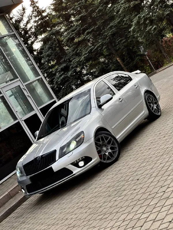 Skoda octavia vrs
Год выпуска - 2011
Двигатель - 2.0tsi
Кпп - автоматическая
Цена - 1.285.000₽
Тел. +79493902663
Либо: +7 (949) 679-98-14
В продаже правильный шкодарь с топовым двигателем, зашитым на stage 2 ( едет очень бодро ) по кузову без каких либо изъянов, отпалированная и покрыта жидким стеклом ( без внимания на дороге не оставит ) в автомобиль денег не жалели. Установлены тормозные диски с перфорацией, стоит дорогой корбованый нулевик, кованые диски r-18 на резине bridgestone, установлена полная трасса на 76 трубе с отстрелами, поставлен впуск apr, установлен даунпайп, замена родных линз на билед azoom k9, с покраской масок и нанесение бронепленки на фары ( ночью ехать можно как днём ) в салоне стоит амбиленд подсветка, андроид магнитола и сабвуфер ( играет мощно ) комплектация у авто самая жирная; заправленный двухзонный климат-контроль; круиз-контроль; подогревы сидений; комбинированный кожаный с алькантарой салон; датчик света и дож
📲 Tg: @vladimir_23_23_23
📞 Звоните: +7(949)3902663 - фотография - 3