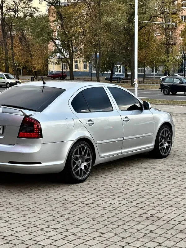 Skoda octavia vrs
Год выпуска - 2011
Двигатель - 2.0tsi
Кпп - автоматическая
Цена - 1.285.000₽
Тел. +79493902663
Либо: +7 (949) 679-98-14
В продаже правильный шкодарь с топовым двигателем, зашитым на stage 2 ( едет очень бодро ) по кузову без каких либо изъянов, отпалированная и покрыта жидким стеклом ( без внимания на дороге не оставит ) в автомобиль денег не жалели. Установлены тормозные диски с перфорацией, стоит дорогой корбованый нулевик, кованые диски r-18 на резине bridgestone, установлена полная трасса на 76 трубе с отстрелами, поставлен впуск apr, установлен даунпайп, замена родных линз на билед azoom k9, с покраской масок и нанесение бронепленки на фары ( ночью ехать можно как днём ) в салоне стоит амбиленд подсветка, андроид магнитола и сабвуфер ( играет мощно ) комплектация у авто самая жирная; заправленный двухзонный климат-контроль; круиз-контроль; подогревы сидений; комбинированный кожаный с алькантарой салон; датчик света и дож
📲 Tg: @vladimir_23_23_23
📞 Звоните: +7(949)3902663 - фотография - 9