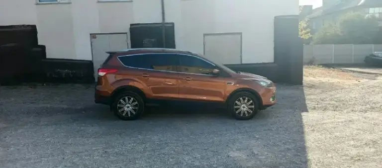 Ford куга 2, 2014 года выпуска, , полный привод, объем 1.6.в данной автомашине поменял следующее: помпа (водяной насос), термостат, датчик температуры, антифриз, залито масло в двигатель 5w-30 liqwi moly молиген, заменено масло в коробке, поменяны передние амортизаторы с пыльниками, передние чашки, передние тяги стабилизатора (яйца), передние шаровые, передние наконечники, подушка двигателя, расширительный бачок, задние тяги стабилизатора (яйца), поменяны в круг тормозные диски с колодками, заменен масляный, воздушный и салонный фильтр, обслужен кондиционер, установлены дорогие led лампы в противотуманных фарах и в фаре дополнительного освещения, поменяны ксенон лампы в ближнем свете, заменены боковые повторители на зеркале на диодную оптику, установлено новое литье на 17, установлен хороший видео регистратор и т. Д. Машина делалась для себя.
В машине имеется: подогрев передних сидений, черный комбинированный салон, центральный замок, без ключевой доступ, установ
📞 Звоните: +7(949)8226352 - фотография - 2