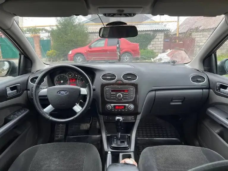 Продам ford focus 2 ghia переходной рестайлинг
Двигатель 2.0 бензин
Кпп: автомат
Год выпуска: 2007
Цвет: темно-серый
! Автомобиль в очень хорошем состоянии, двигатель масло не ест, не дымит, коробка работает отлично. По ходовой вопросов нет едет мягко, без стуков и прочего, кузов в хорошем состоянии днище и пороги целые!
Богатая комплектация ghia с двух зоннным климатом, обогревом лобового, сидений, зеркал, esp(курсовая устойчивость) abs, бортовик, эл. Зеркала, птф, 4 стеклоподьемника, сигнализация, дисковые тормоза вкруг! Кондиционер холодит❄️
Задние парктроники, имееться трещина на лобовом снизу, все стекла родные
По документам порядок без штрафов и запретов!
Комплект хорошей зимней резины в комплекте!
Торг есть
Цена: 545000
📍Мариуполь
📞+79496463727 - фотография - 10