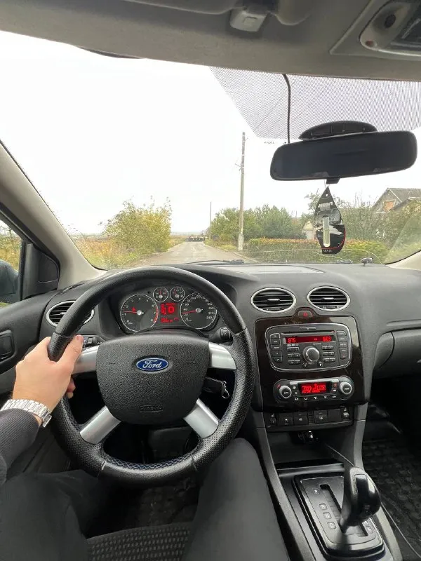 Продам ford focus 2 ghia переходной рестайлинг
Двигатель 2.0 бензин
Кпп: автомат
Год выпуска: 2007
Цвет: темно-серый
! Автомобиль в очень хорошем состоянии, двигатель масло не ест, не дымит, коробка работает отлично. По ходовой вопросов нет едет мягко, без стуков и прочего, кузов в хорошем состоянии днище и пороги целые!
Богатая комплектация ghia с двух зоннным климатом, обогревом лобового, сидений, зеркал, esp(курсовая устойчивость) abs, бортовик, эл. Зеркала, птф, 4 стеклоподьемника, сигнализация, дисковые тормоза вкруг! Кондиционер холодит❄️
Задние парктроники, имееться трещина на лобовом снизу, все стекла родные
По документам порядок без штрафов и запретов!
Комплект хорошей зимней резины в комплекте!
Торг есть
Цена: 545000
📍Мариуполь
📞+79496463727 - фотография - 7
