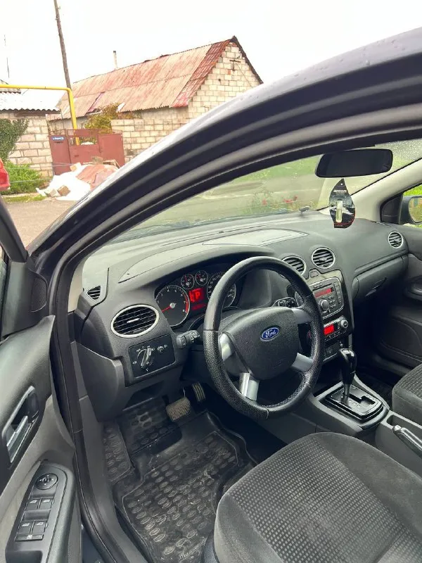 Продам ford focus 2 ghia переходной рестайлинг
Двигатель 2.0 бензин
Кпп: автомат
Год выпуска: 2007
Цвет: темно-серый
! Автомобиль в очень хорошем состоянии, двигатель масло не ест, не дымит, коробка работает отлично. По ходовой вопросов нет едет мягко, без стуков и прочего, кузов в хорошем состоянии днище и пороги целые!
Богатая комплектация ghia с двух зоннным климатом, обогревом лобового, сидений, зеркал, esp(курсовая устойчивость) abs, бортовик, эл. Зеркала, птф, 4 стеклоподьемника, сигнализация, дисковые тормоза вкруг! Кондиционер холодит❄️
Задние парктроники, имееться трещина на лобовом снизу, все стекла родные
По документам порядок без штрафов и запретов!
Комплект хорошей зимней резины в комплекте!
Торг есть
Цена: 545000
📍Мариуполь
📞+79496463727 - фотография - 8