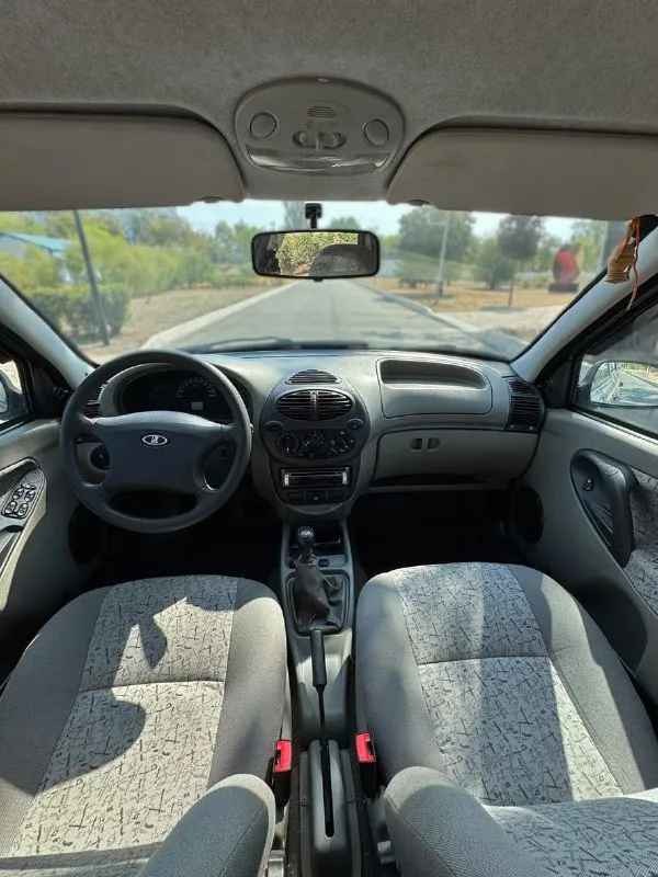 Продам lada kalina — один владелец с автосалона, пробег родной 49 808 км, 1.6 бензин, 2006 год, механика, ещё на укр. Номерах (полное переоформление). Кузов без коррозии, родная краска (три элемента косметически подкрашены), двигатель 1.6 8v – простой и бодрый. Оснащение: четыре стеклоподъёмника, usb-магнитола, центральный замок, два ключа. Мариуполь, могу доставить в другой город. 400 тыс. Рублей. Для вопросов: +79499567088 - фотография - 8