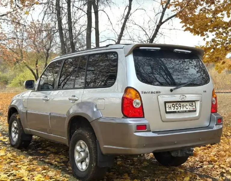 Hyundai terracan, 2.5 л, турбодизель. Рамный 7-и местный внедорожник с межосевой блокировкой, пониженной передачей, системой полного привода “est“ (самая удачная из серии) тнвд механический, не прихотлив к дизтопливу, никакой лишней электроники (прост и надёжен) лифтованный, клиренс и размеры внушительны. Двигатель обслужен, всё сухое, работает ровно. Автомат переключает без пинков и пробуксовок. Рама целая, номер читается. Стоит автозапуск с турботаймером, хорошая акустика с сенсорным дисплеем, есть кондиционер (работает) 4 эл. Сп, обогрев зеркал и зоны дворников, датчик света, датчик дождя, навигационная система и прочие. Стоимость : 730.000 руб. Обмены не интересны. Территориально смотреть в макеевке (р-н ‘3/5’) контакты : +7(949)4531233
📲 Tg: @blackynsaid
📞 Звоните: +7(949)4531233 - фотография - 2
