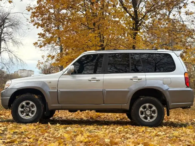 Hyundai terracan, 2.5 л, турбодизель. Рамный 7-и местный внедорожник с межосевой блокировкой, пониженной передачей, системой полного привода “est“ (самая удачная из серии) тнвд механический, не прихотлив к дизтопливу, никакой лишней электроники (прост и надёжен) лифтованный, клиренс и размеры внушительны. Двигатель обслужен, всё сухое, работает ровно. Автомат переключает без пинков и пробуксовок. Рама целая, номер читается. Стоит автозапуск с турботаймером, хорошая акустика с сенсорным дисплеем, есть кондиционер (работает) 4 эл. Сп, обогрев зеркал и зоны дворников, датчик света, датчик дождя, навигационная система и прочие. Стоимость : 730.000 руб. Обмены не интересны. Территориально смотреть в макеевке (р-н ‘3/5’) контакты : +7(949)4531233
📲 Tg: @blackynsaid
📞 Звоните: +7(949)4531233 - фотография - 3