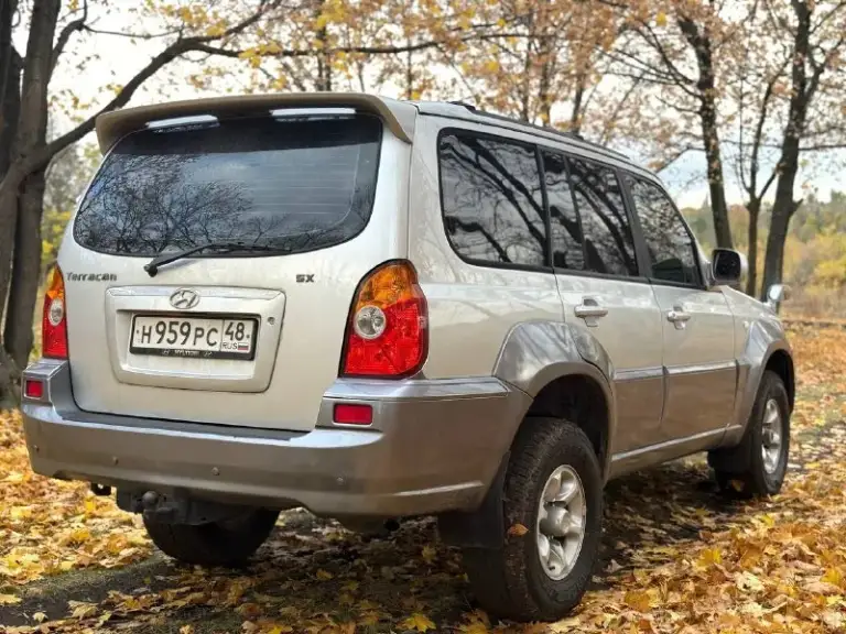 Hyundai terracan, 2.5 л, турбодизель. Рамный 7-и местный внедорожник с межосевой блокировкой, пониженной передачей, системой полного привода “est“ (самая удачная из серии) тнвд механический, не прихотлив к дизтопливу, никакой лишней электроники (прост и надёжен) лифтованный, клиренс и размеры внушительны. Двигатель обслужен, всё сухое, работает ровно. Автомат переключает без пинков и пробуксовок. Рама целая, номер читается. Стоит автозапуск с турботаймером, хорошая акустика с сенсорным дисплеем, есть кондиционер (работает) 4 эл. Сп, обогрев зеркал и зоны дворников, датчик света, датчик дождя, навигационная система и прочие. Стоимость : 730.000 руб. Обмены не интересны. Территориально смотреть в макеевке (р-н ‘3/5’) контакты : +7(949)4531233
📲 Tg: @blackynsaid
📞 Звоните: +7(949)4531233 - фотография - 6