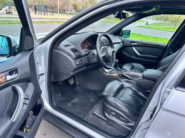 Bmw x5 3.0 gas a/t 2003
Авто в прекрасном состоянии максимальной комплектации и без единого окраса. Оригинал shadow line, черный потолок, память сидений, люк. Очень брутальный и комфортный автомобиль. Коробка работает как часы. Все функции по авто исправны. На газу. По трассе 300₽ на 100 км. Х5 будете довольны так очень мало таких осталось. Подробности по
Пробег 270 000 км
Цена 980 000₽
Тел. +7 (949) 573-62-32 сергей
📞 Звоните: +7(949)5736232 - фотография - 5