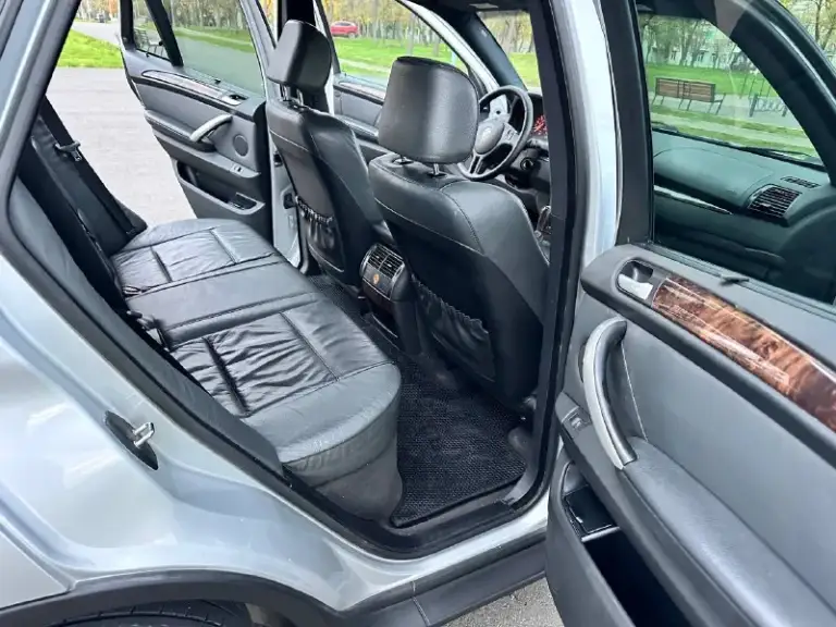 Bmw x5 3.0 gas a/t 2003
Авто в прекрасном состоянии максимальной комплектации и без единого окраса. Оригинал shadow line, черный потолок, память сидений, люк. Очень брутальный и комфортный автомобиль. Коробка работает как часы. Все функции по авто исправны. На газу. По трассе 300₽ на 100 км. Х5 будете довольны так очень мало таких осталось. Подробности по
Пробег 270 000 км
Цена 980 000₽
Тел. +7 (949) 573-62-32 сергей
📞 Звоните: +7(949)5736232 - фотография - 9