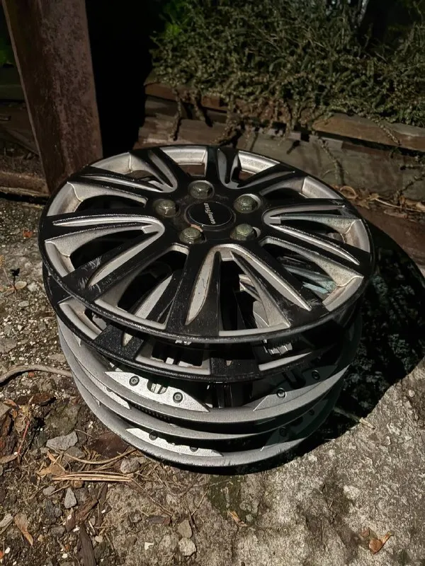 Продаю зимнюю резину hankook r14 185/65, один сезон откатал. 3 колеса, колпаки в подарок.
Буденновский район
Цена: 15 000
+7(949)313-37-46 Артём
📲 Tg: артём
📞 Звоните: +7(949)3133746 - фотография - 3
